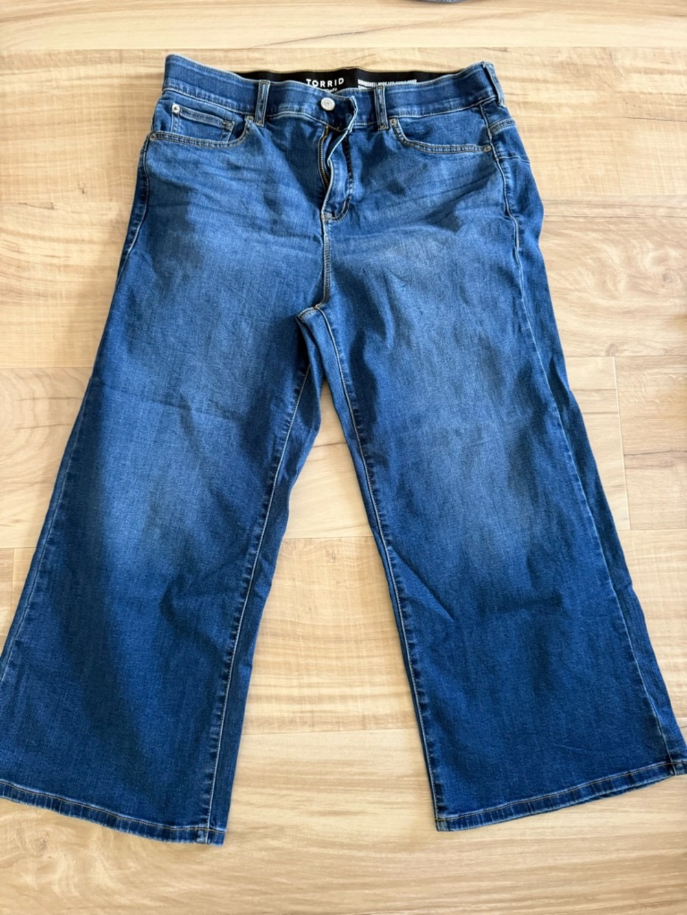 Torrid Bombshell Ankle Wide Leg Super Soft Crop Jeans, 14